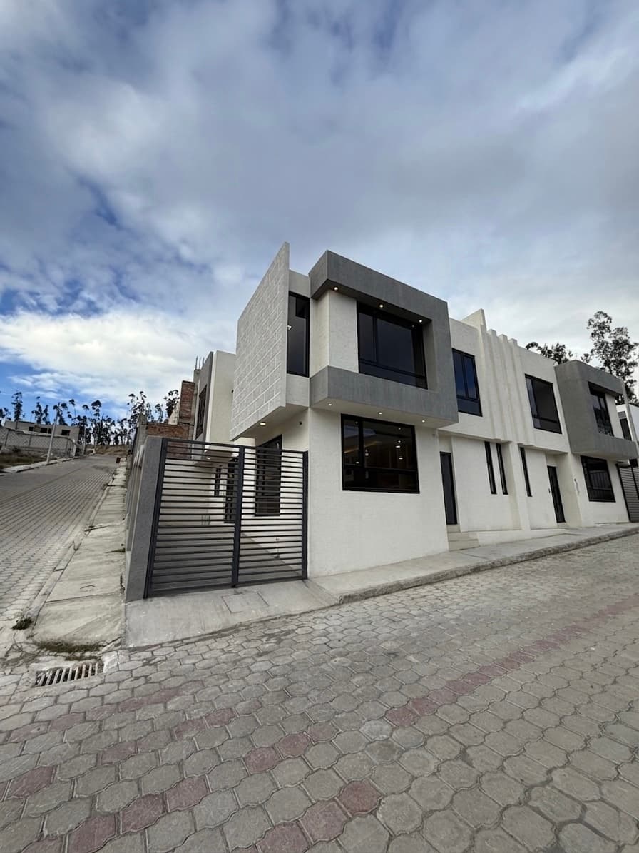 Fachada de Casa a estrenar Valle Dorado