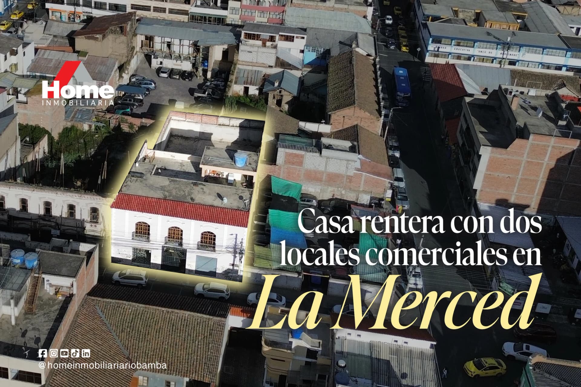 Foto de Casa rentera de tres pisos con dos locales comerciales en La Merced.