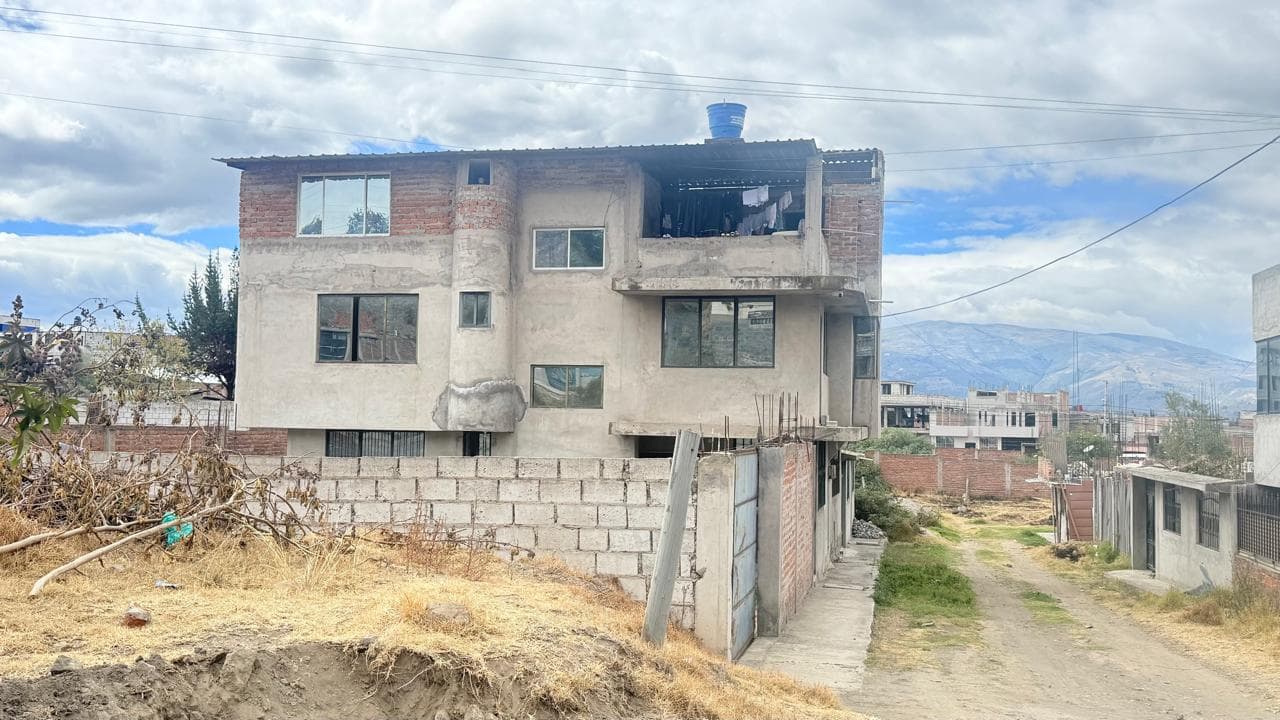 HERMOSA CASA COMERCIA PARA ARRIENDO DE VENTA EN EL SECTOR DE LA POLITECNICA - foto 3