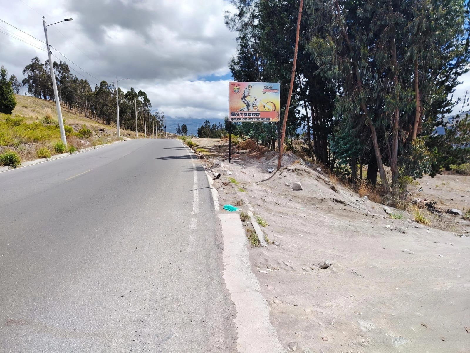 Foto de SE VENDE TERRENO DE 974 M JUNTO A LA VIA LA REPUBLICA