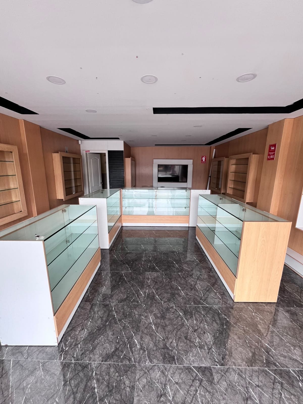 Foto de LOCAL COMERCIAL EN VENTA – VÍA CHAMBO